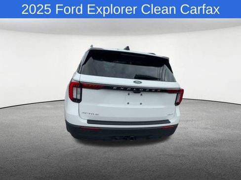 Used 2025 Ford Explorer Active AWD/4WD image 8