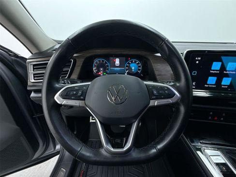 Used 2024 Volkswagen Atlas SEL Premium R-Line image 21