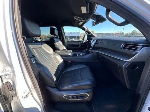 Used 2024 Jeep Wagoneer L Series III w/ Flexible Seating Group image 31