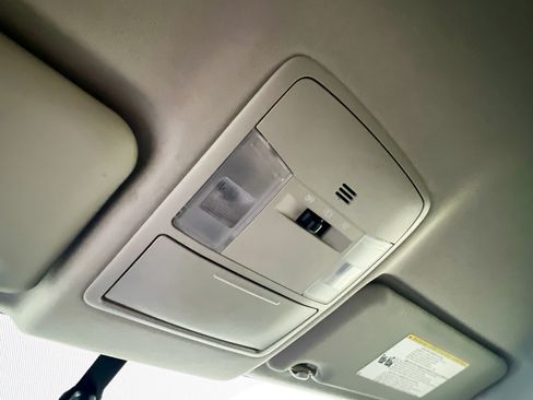 Used 2016 Toyota RAV4 LE FWD image 19