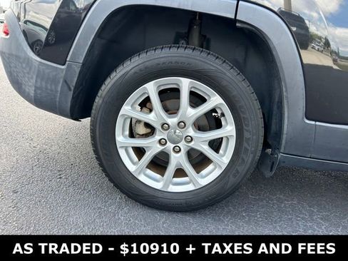 Used 2016 Jeep Cherokee Sport FWD image 7