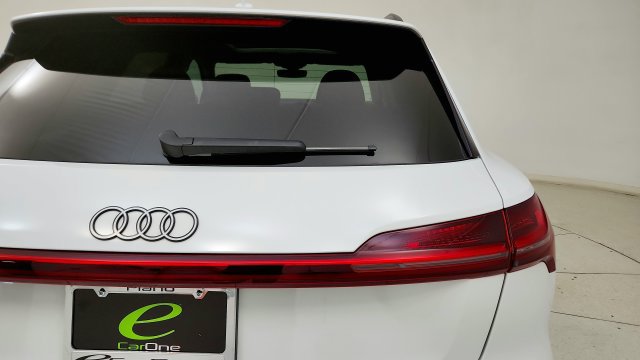 Used 2024 Audi Q8 e-tron Premium AWD/4WD image 26