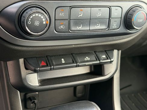 Used 2018 Chevrolet Colorado LT w/ LT Convenience Package RWD image 21