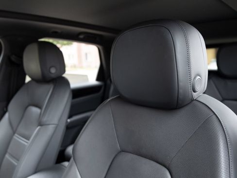 Certified 2023 Porsche Cayenne AWD/4WD image 22