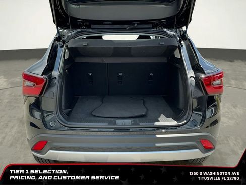 Used 2025 Chevrolet Trax LT w/ LT Convenience Package FWD image 19