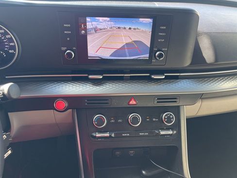 Used 2023 Kia Carnival LX image 21