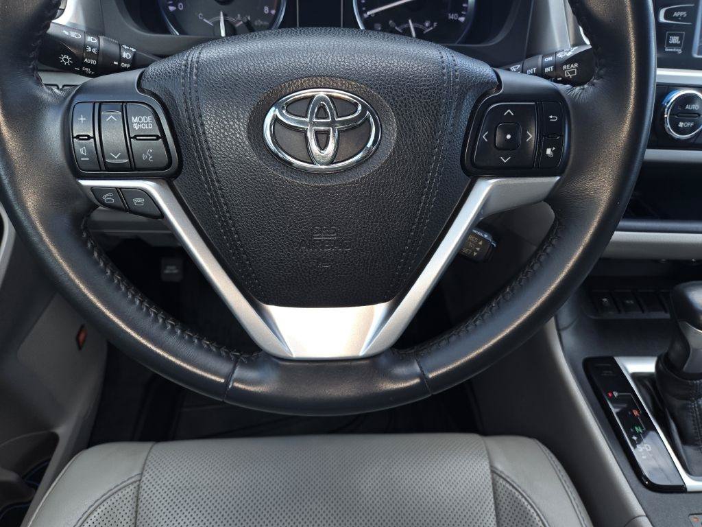 Used 2016 Toyota Highlander Limited FWD image 24