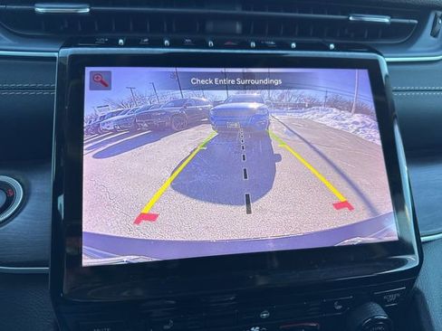 Used 2023 Jeep Grand Cherokee Limited w/ Black Appearance Package image 10