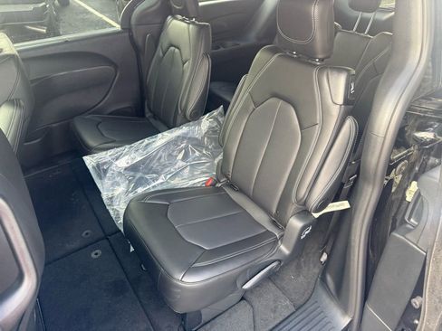 New 2025 Chrysler Pacifica Select FWD image 49