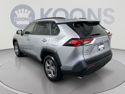Used 2025 Toyota RAV4 XLE AWD/4WD image 8
