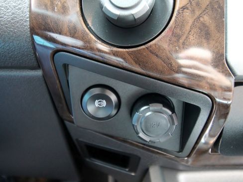 Used 2016 Ford F250 Platinum w/ FX4 Off-Road Package image 36