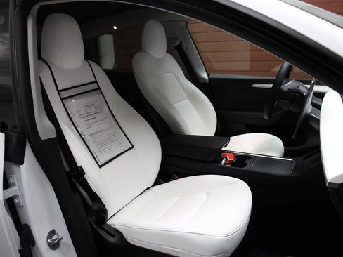 Used 2022 Tesla Model Y Long Range image 15