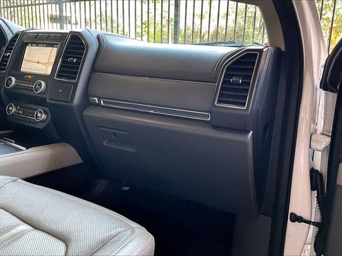 Used 2019 Ford Expedition Limited w/ Equipment Group 302A RWD image 18