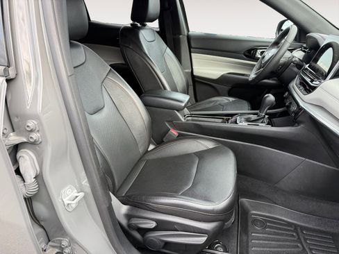 Used 2023 Jeep Compass Limited image 19