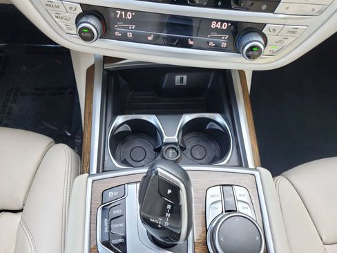 Used 2018 BMW 750i xDrive image 48