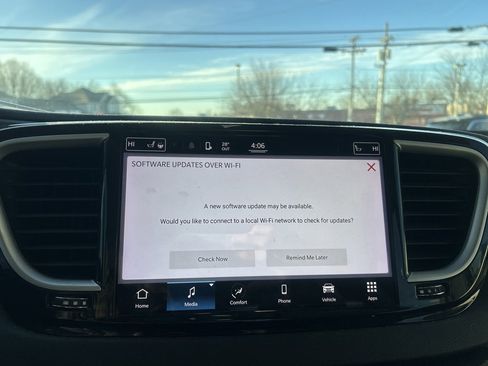 Used 2022 Chrysler Pacifica Touring-L image 19