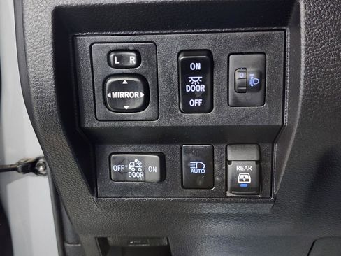 Used 2021 Toyota Tundra SR5 w/ TRD Off-Road Package AWD/4WD image 15