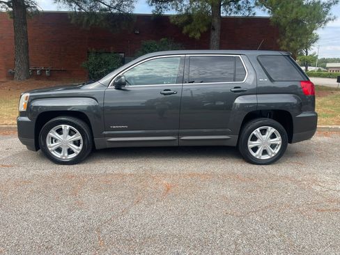 Used 2017 GMC Terrain SLE FWD image 2