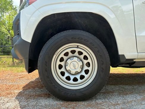 Used 2024 Chevrolet Colorado W/T image 16