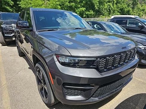 Certified 2023 Jeep Grand Cherokee Altitude AWD/4WD image 1