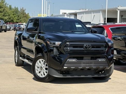 Used 2025 Toyota Tacoma SR5 AWD/4WD image 2