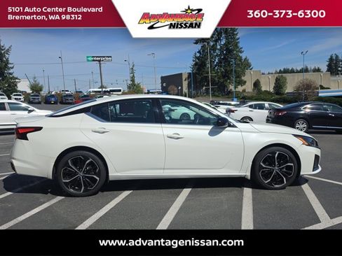 Used 2023 Nissan Altima 2.5 SR w/ SR Premium Package AWD/4WD image 6