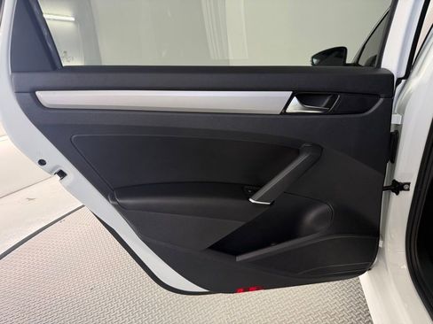 Used 2020 Volkswagen Passat 2.0T SE w/ Sunroof Package image 29