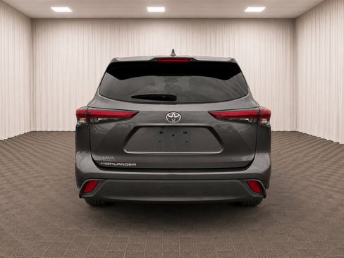 Used 2020 Toyota Highlander L FWD image 4