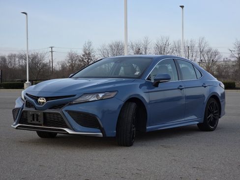 Used 2023 Toyota Camry XSE image 12