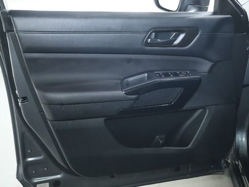 Certified 2025 Nissan Pathfinder SV FWD image 16