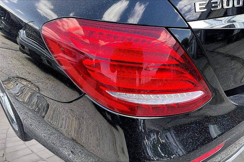 Used 2017 Mercedes-Benz E 300 image 25