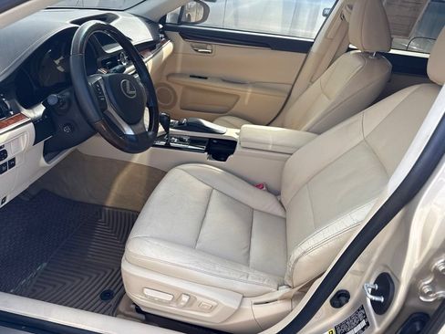 Used 2014 Lexus ES 350 w/ Luxury Package FWD image 3