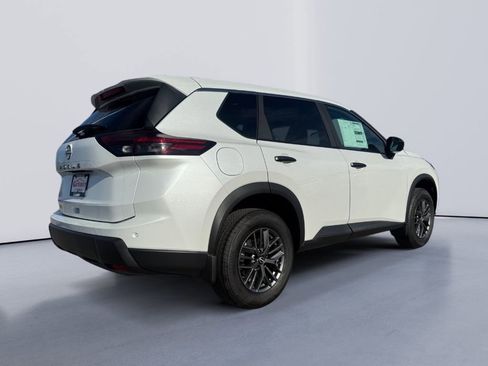 Used 2025 Nissan Rogue S image 5