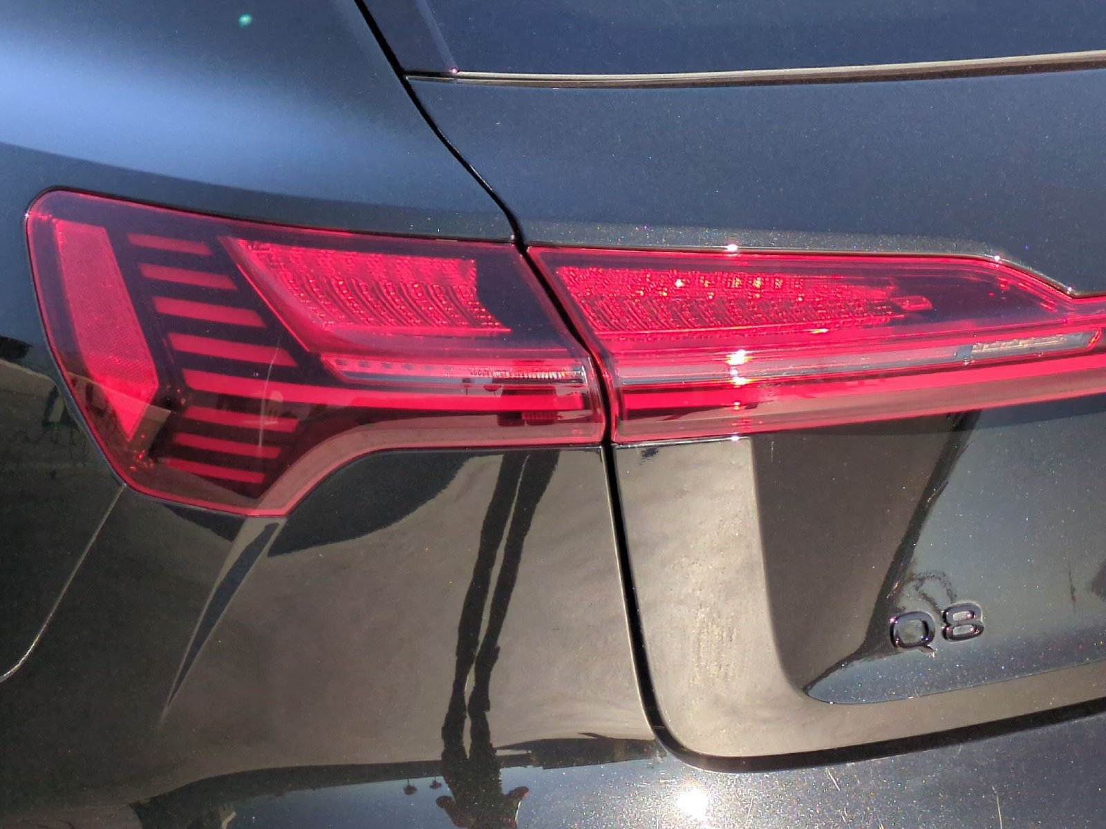 Used 2024 Audi Q8 e-tron Premium Plus w/ Premium Plus Package AWD/4WD image 18