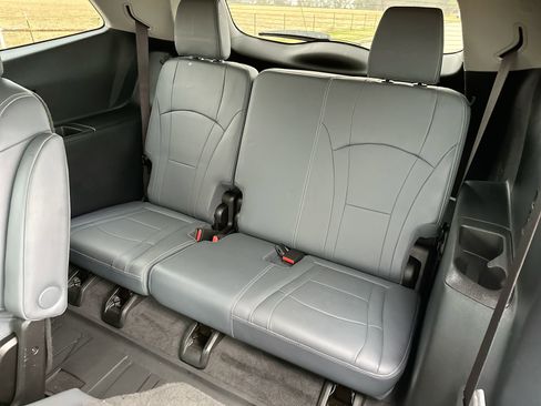 Used 2020 Buick Enclave Premium w/ LPO, Luxury Package image 23