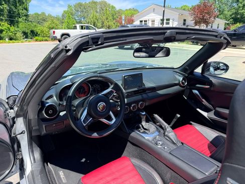 Used 2019 FIAT 124 Spider Abarth w/ Navigation & Sound Group RWD image 20