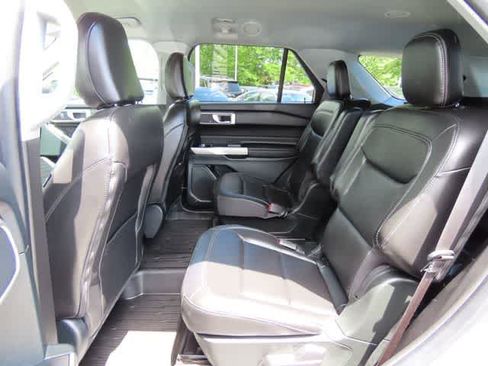 Used 2023 Ford Explorer XLT w/ Equipment Group 202A AWD/4WD image 14