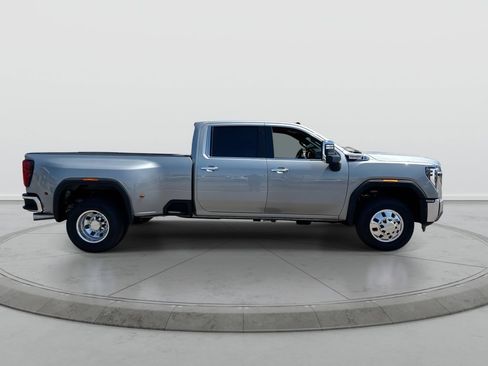 Used 2024 GMC Sierra 3500 SLT AWD/4WD image 9