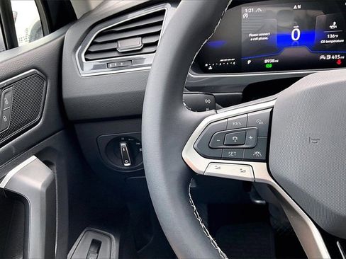 Certified 2024 Volkswagen Tiguan SE w/ Panoramic Sunroof Package image 24