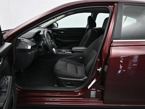 Certified 2024 Nissan Altima 2.5 SV FWD image 19