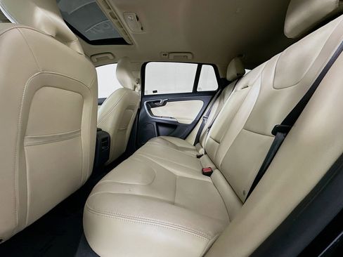 Used 2016 Volvo V60 T5 Platinum w/ Climate Package image 9