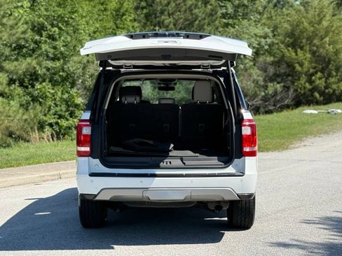 Used 2020 Ford Expedition XLT w/ Equipment Group 202A AWD/4WD image 17