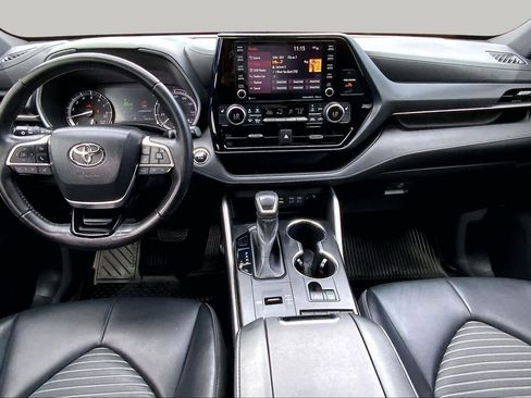 Used 2022 Toyota Highlander XSE FWD image 16