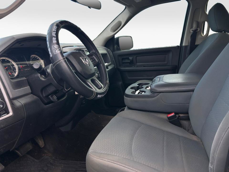 Used 2017 RAM 1500 Express AWD/4WD image 32