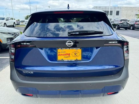 Used 2025 Nissan Kicks SV image 4