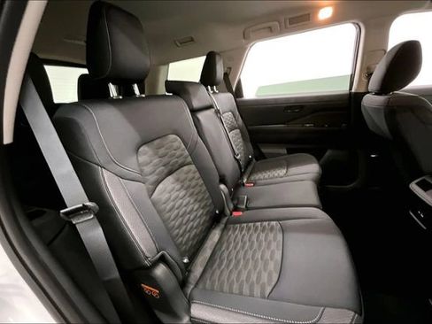 New 2025 Nissan Pathfinder S image 30