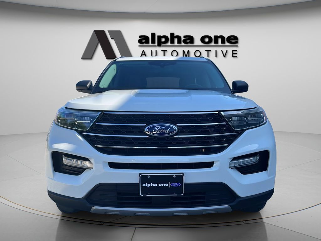 Used 2024 Ford Explorer XLT w/ Equipment Group 202A AWD/4WD image 2