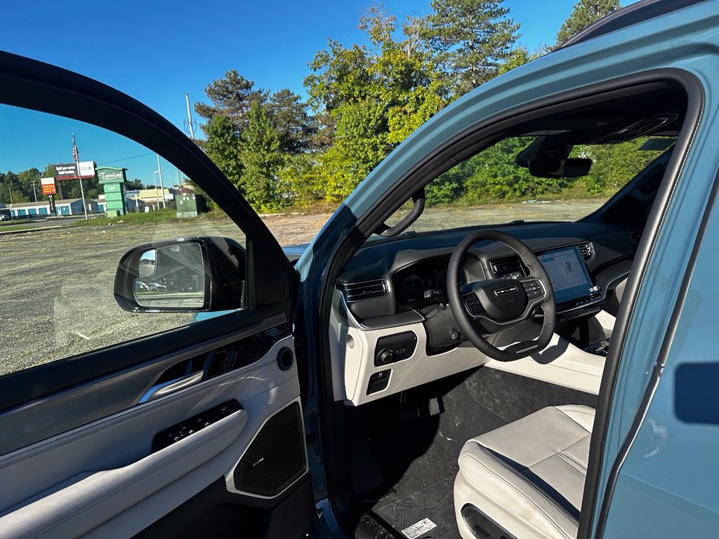 New 2027 Jeep Grand Wagoneer Limited w/ Convenience Group I AWD/4WD image 16