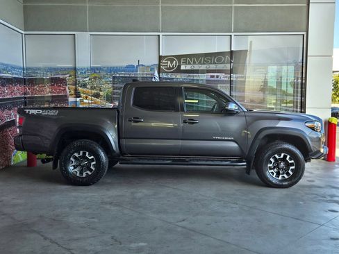 Certified 2020 Toyota Tacoma TRD Off-Road w/ Technology Package AWD/4WD image 4