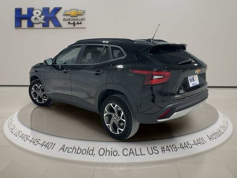 Used 2025 Chevrolet Trax LT w/ Driver Confidence Package FWD image 4